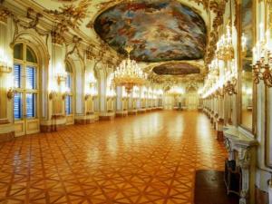 Viennas-amazing-palaces-4